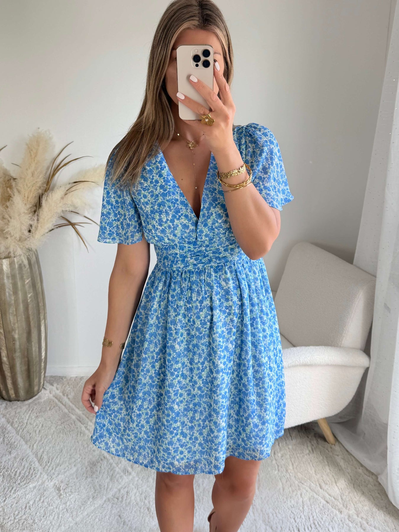 Robe courte imprimée bleue Léna coupe fluide décolleté V manches courtes Easy Dressing