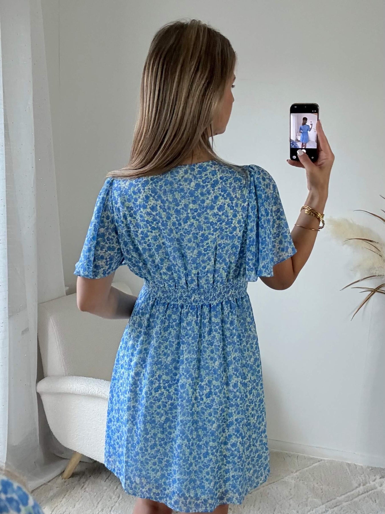 Robe courte imprimée bleue Léna coupe fluide décolleté V manches courtes Easy Dressing