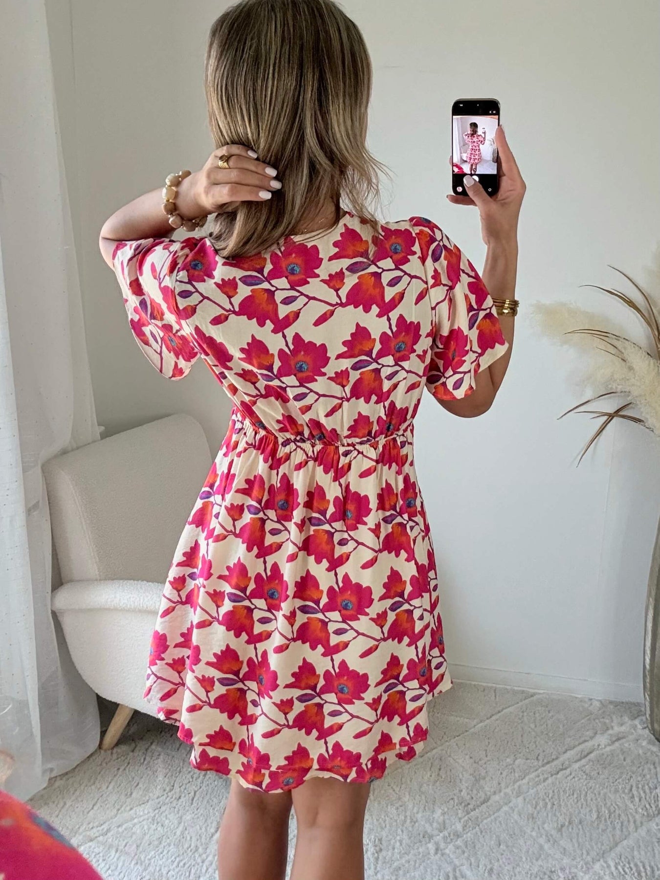 Robe Angy fleurie rose et rouge cache-cœur courte avec taille marquée et manches fluides, du S au 4XL, idéale pour été et cérémonie