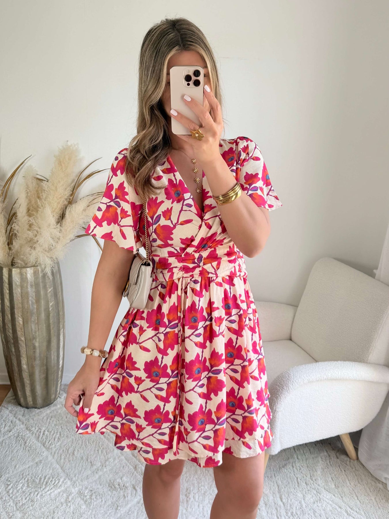 Robe Angy fleurie rose et rouge cache-cœur courte avec taille marquée et manches fluides, du S au 4XL, idéale pour été et cérémonie