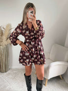 robe courte Louisa élégante imprimé fleuri aux tons bordeaux et rosés