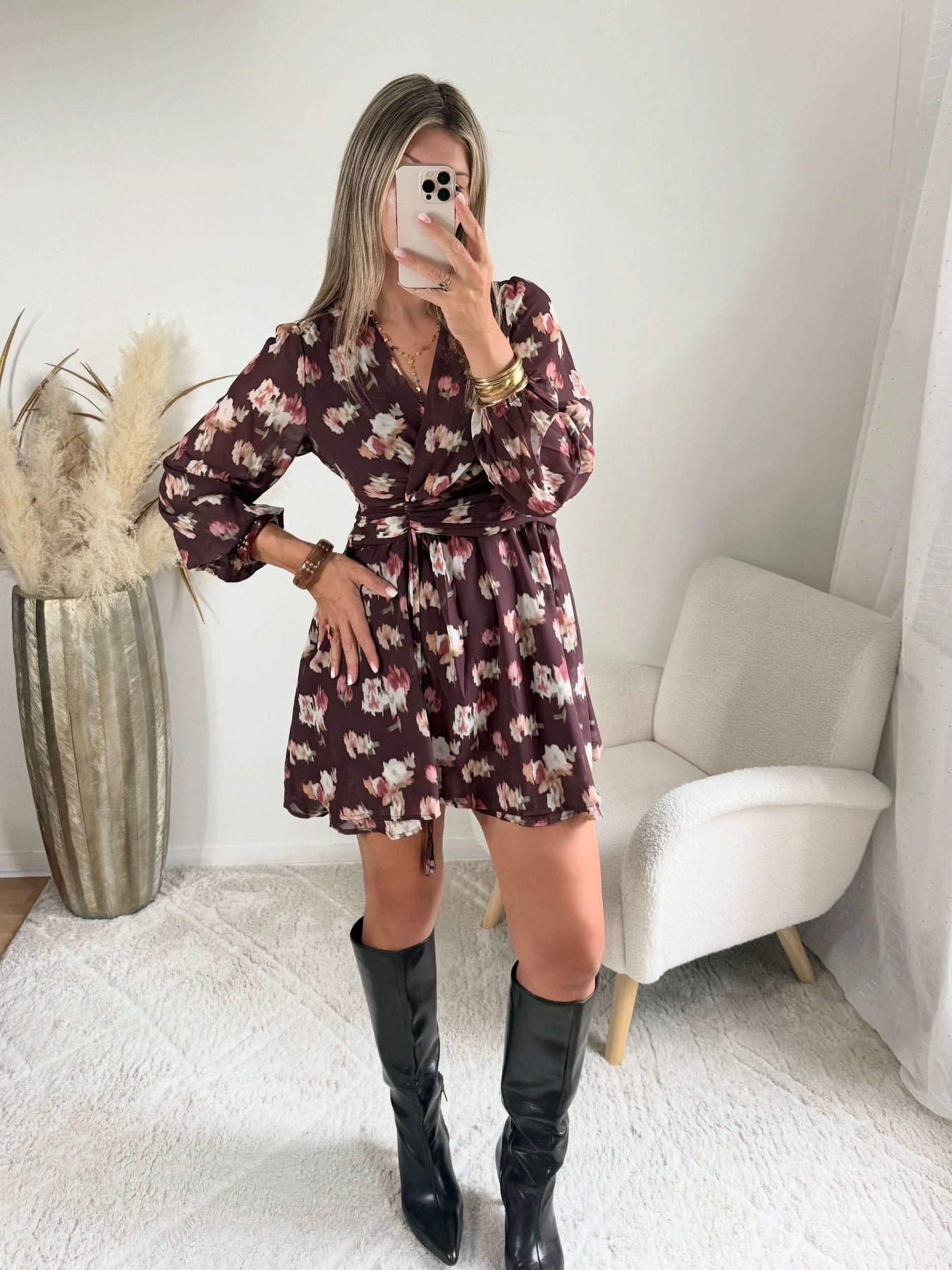 robe courte Louisa élégante imprimé fleuri aux tons bordeaux et rosés