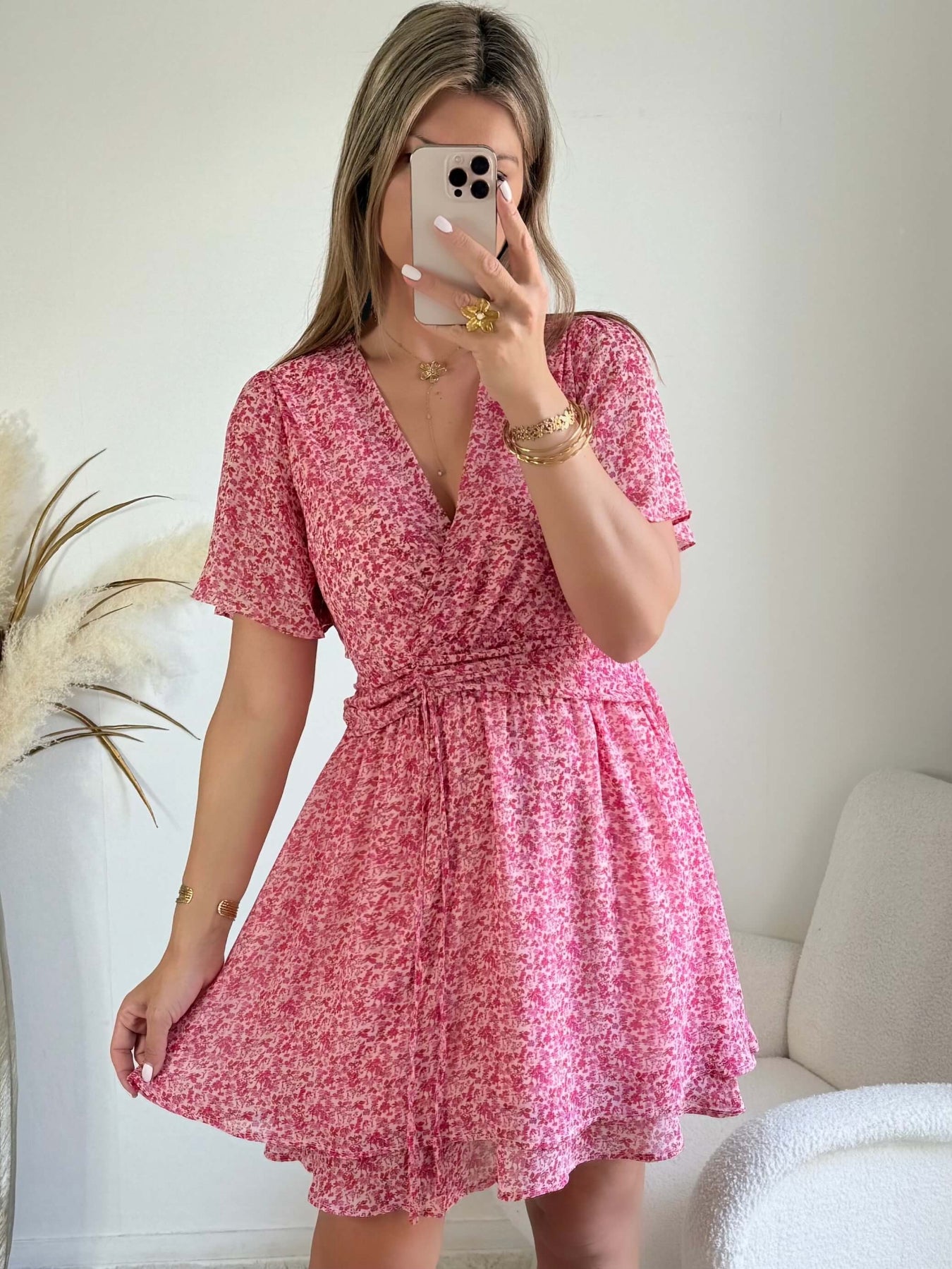 Robe courte imprimée rose Ava coupe fluide décolleté V manches courtes Easy Dressing