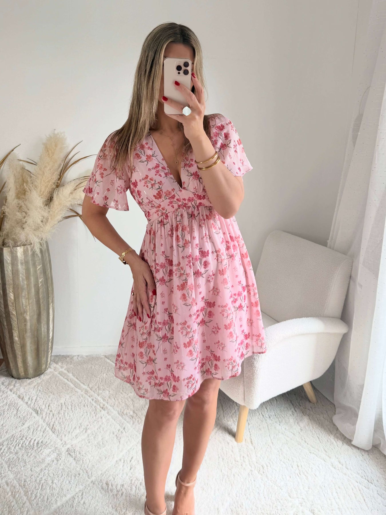 Robe courte rose fleurie Lison avec décolleté cache-cœur et coupe fluide du S au 4XL