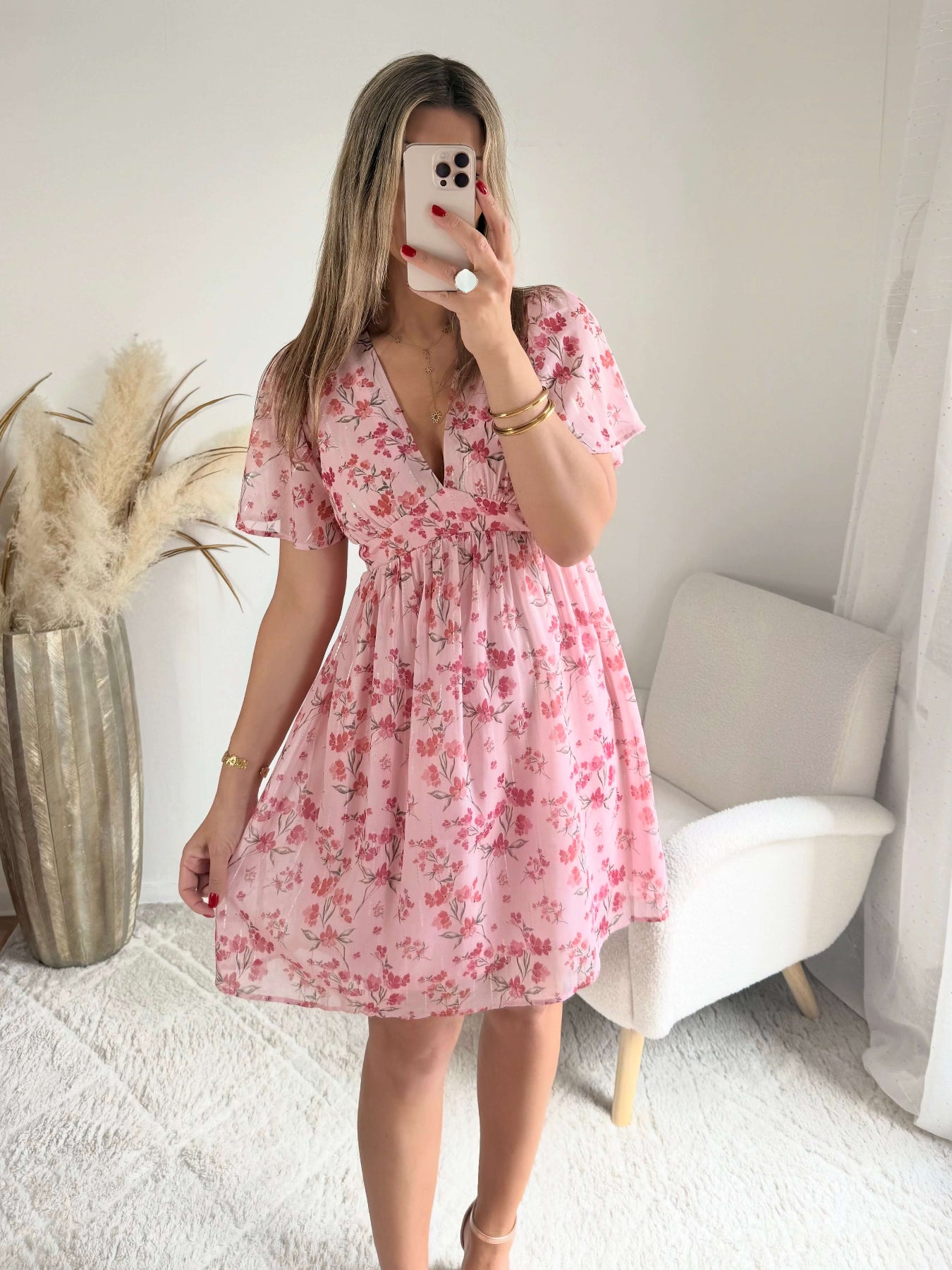 Robe courte rose fleurie Lison avec décolleté cache-cœur et coupe fluide du S au 4XL