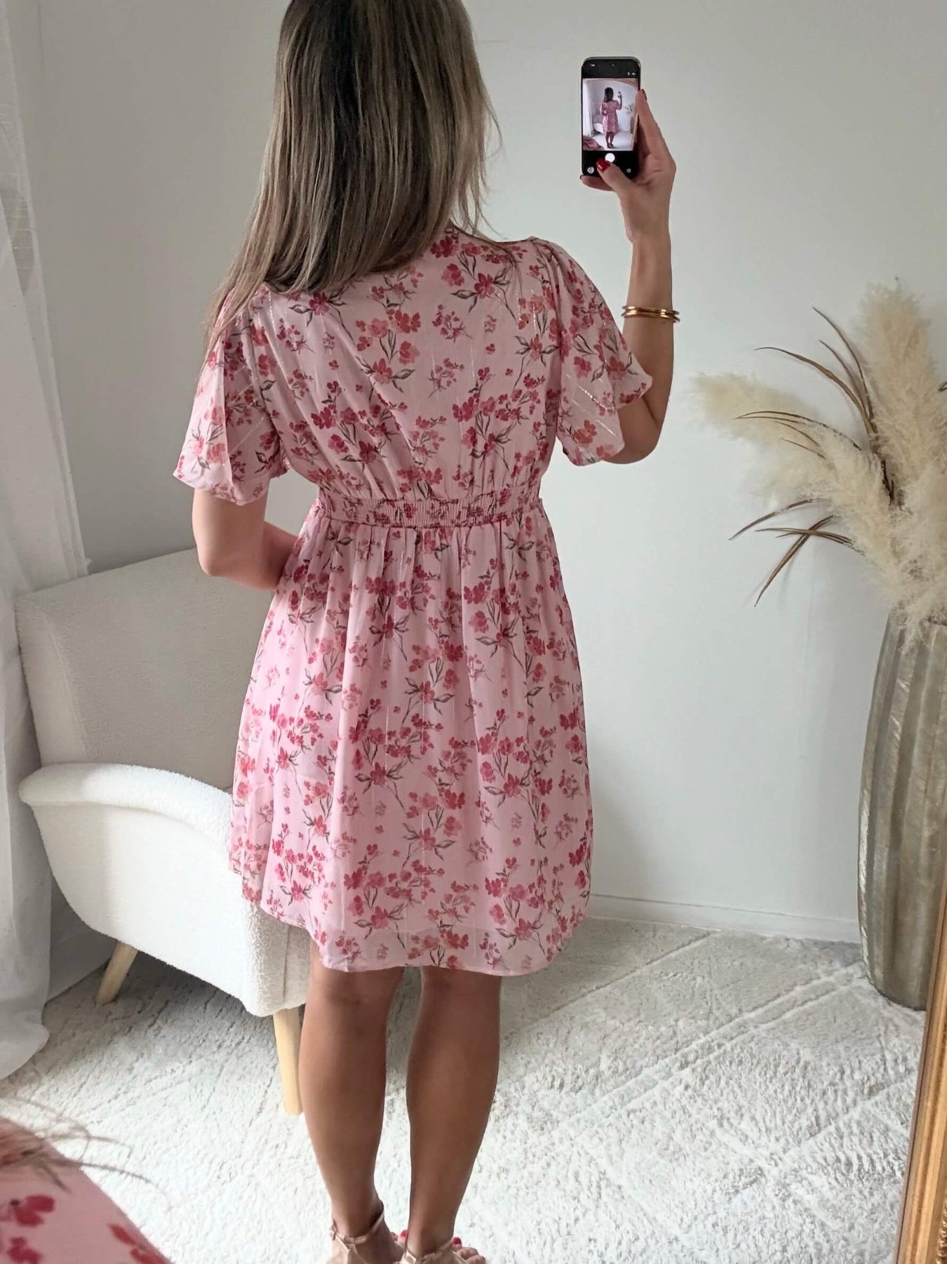 Robe courte rose fleurie Lison avec décolleté cache-cœur et coupe fluide du S au 4XL