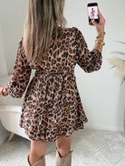 Robe courte léopard Siloé à manches longues et coupe portefeuille