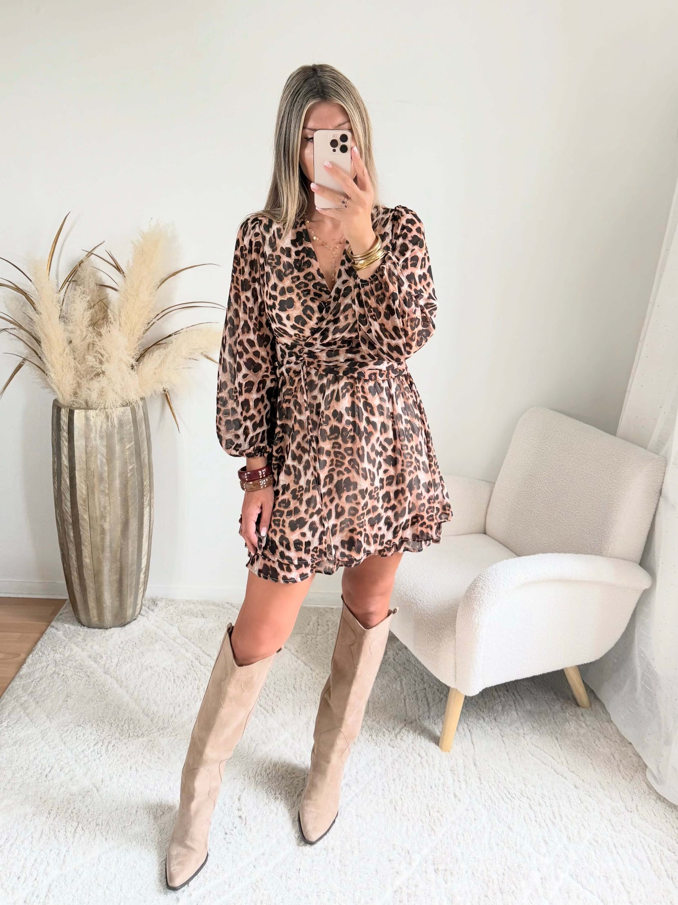 Robe courte léopard Siloé à manches longues et coupe portefeuille