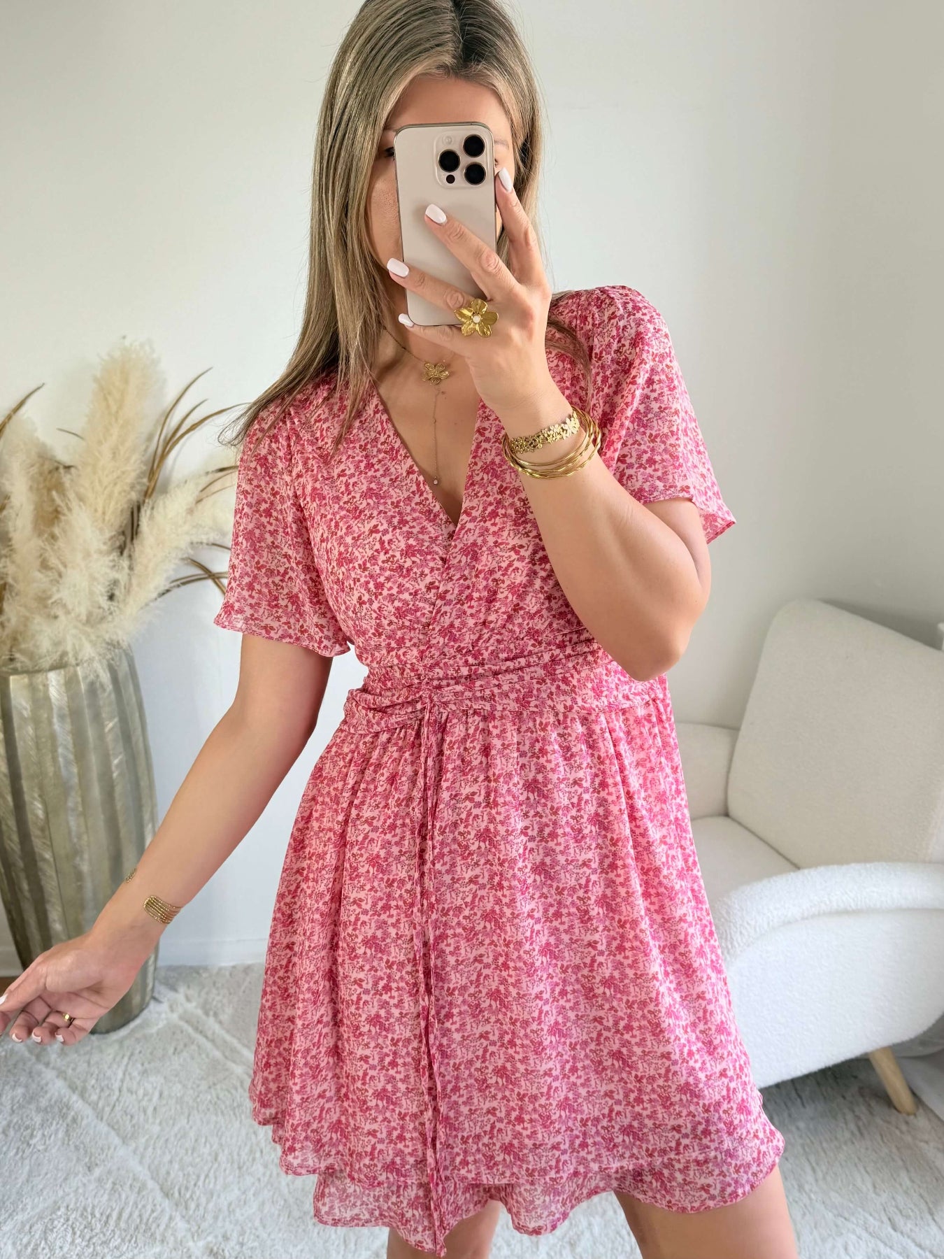 Robe courte imprimée rose Ava coupe fluide décolleté V manches courtes Easy Dressing