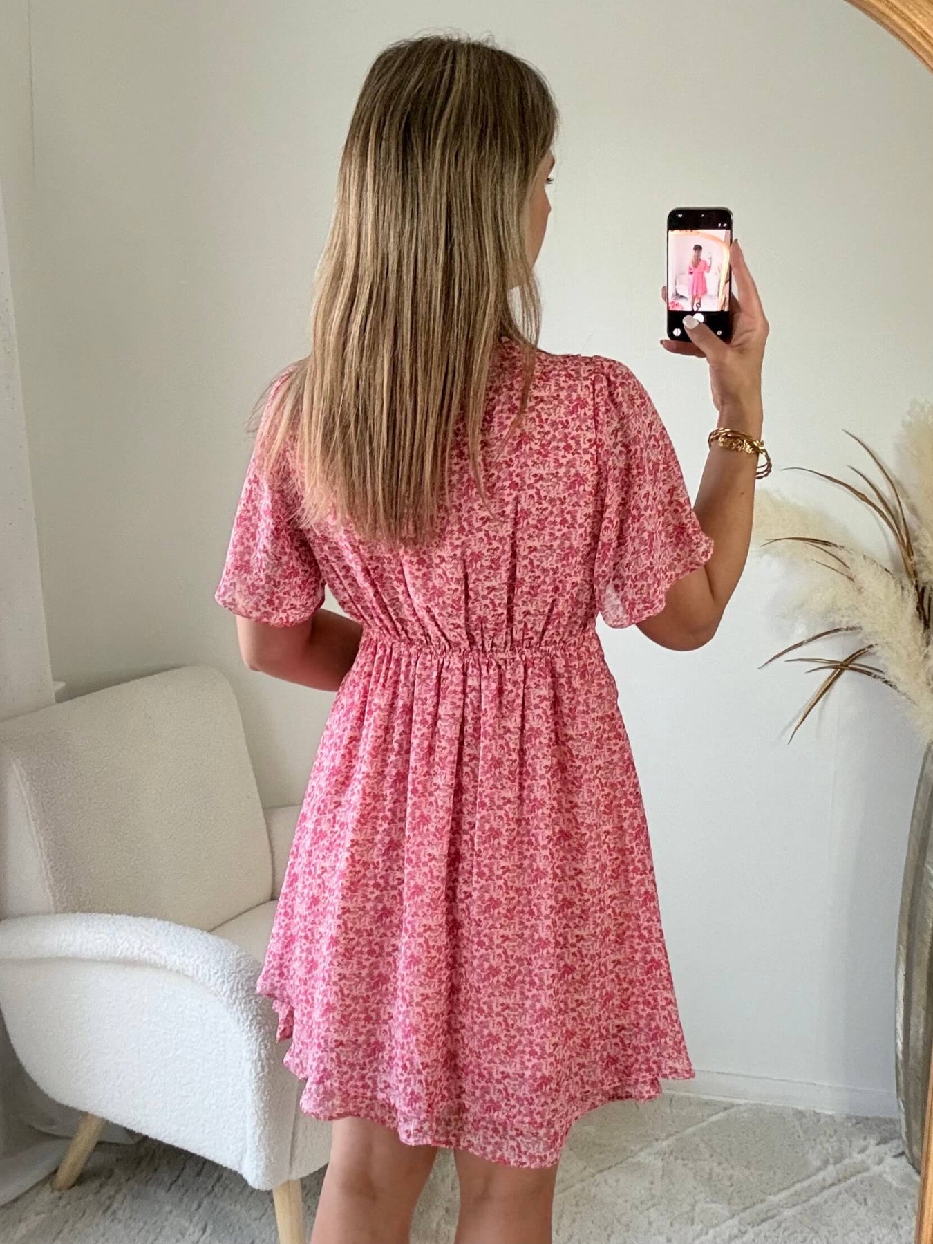 Robe courte imprimée rose Ava coupe fluide décolleté V manches courtes Easy Dressing