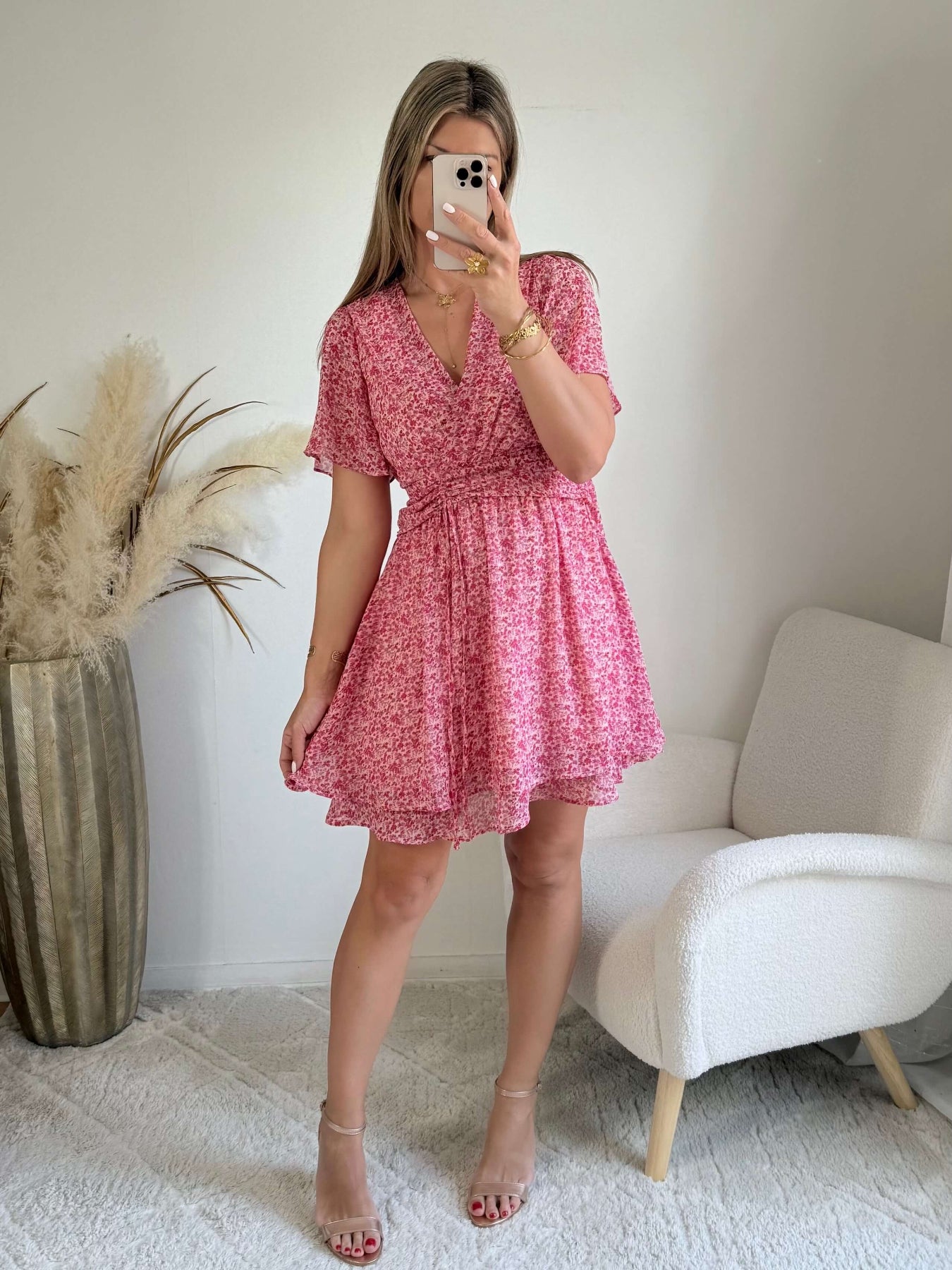 Robe courte imprimée rose Ava coupe fluide décolleté V manches courtes Easy Dressing