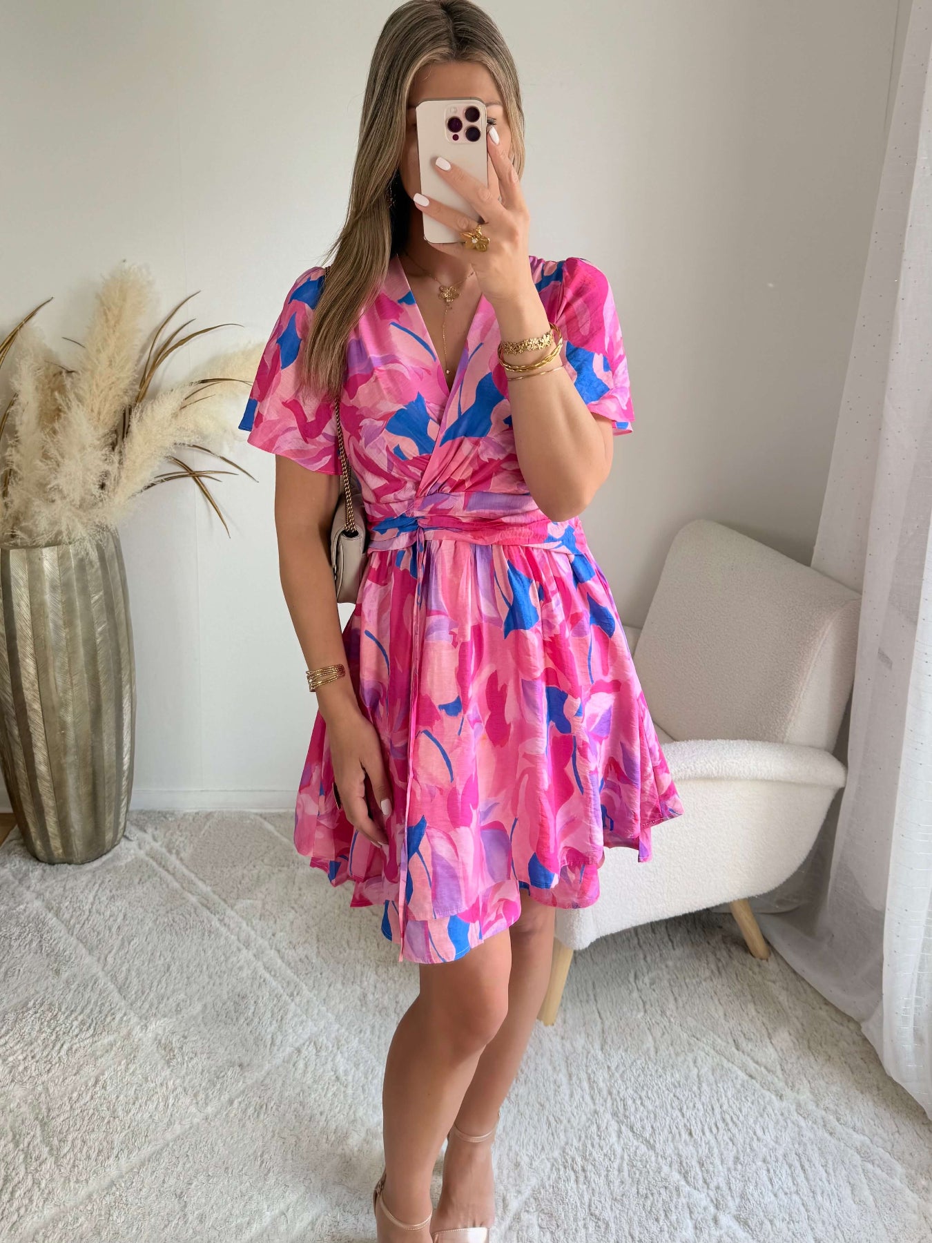 Robe courte imprimée rose fuchsia et bleu Alessia coupe fluide taille marquée manches courtes Easy Dressing