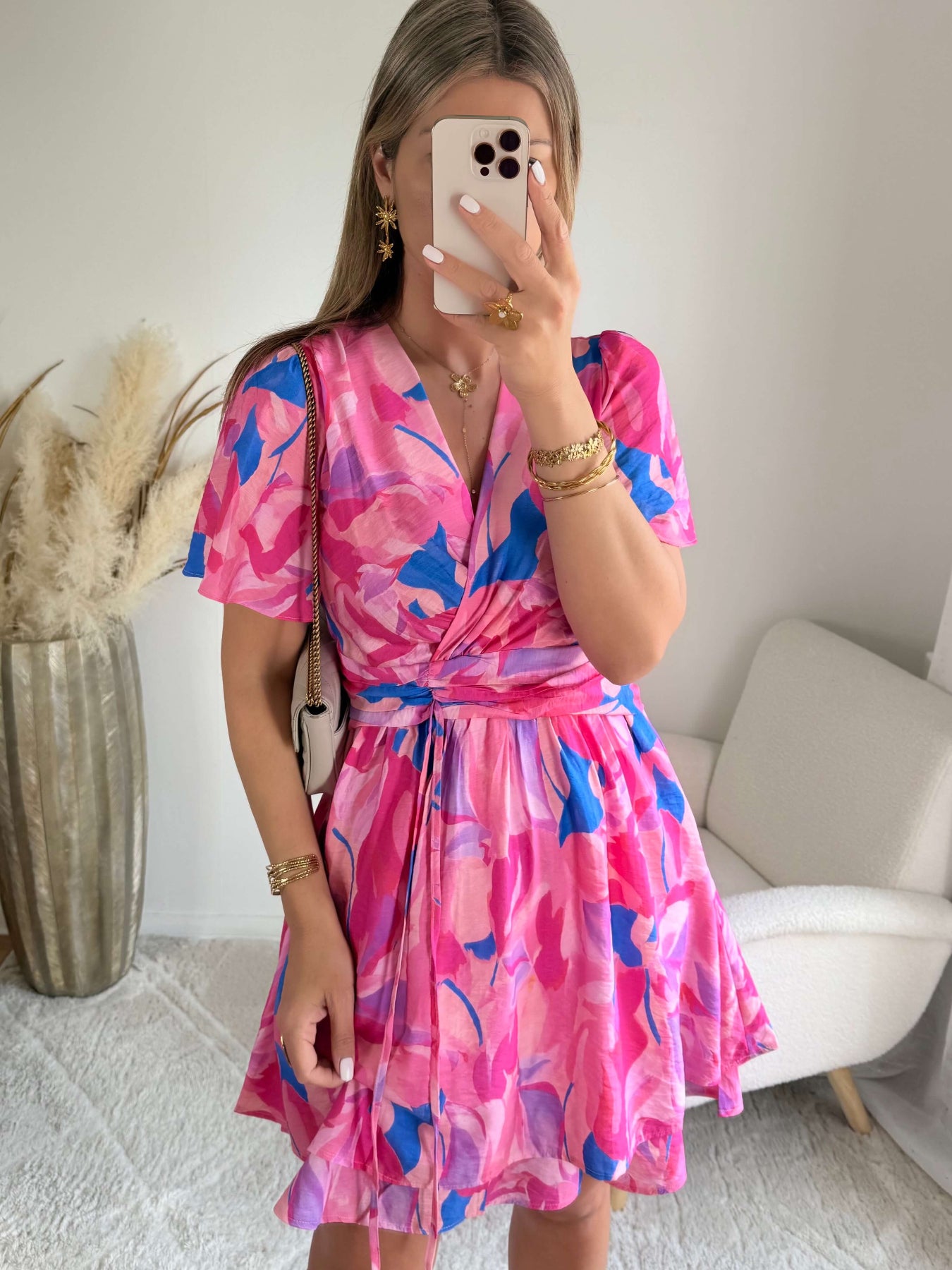 Robe courte imprimée rose fuchsia et bleu Alessia coupe fluide taille marquée manches courtes Easy Dressing