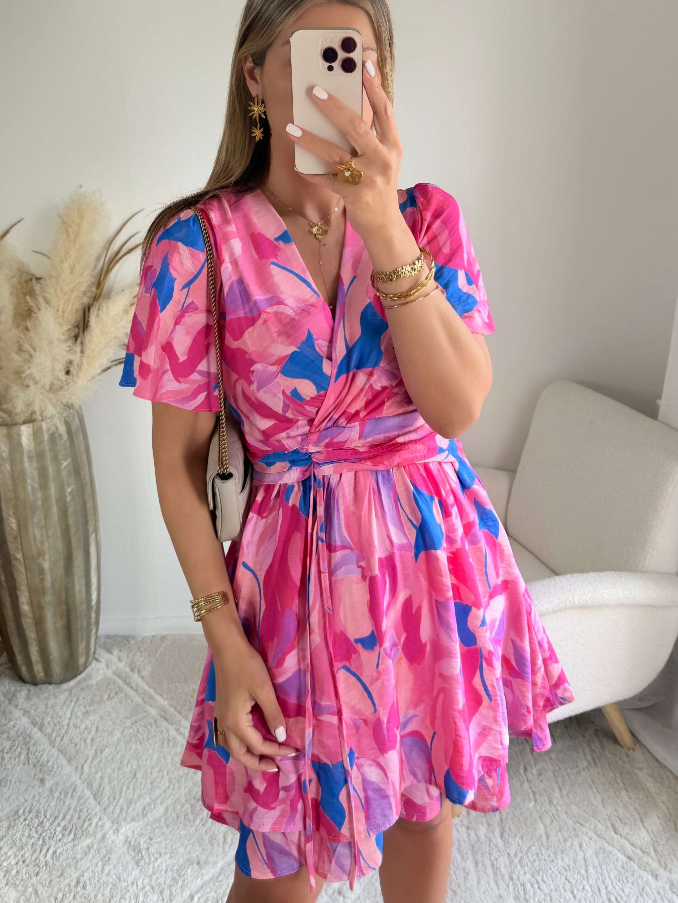 Robe courte imprimée rose fuchsia et bleu Alessia coupe fluide taille marquée manches courtes Easy Dressing
