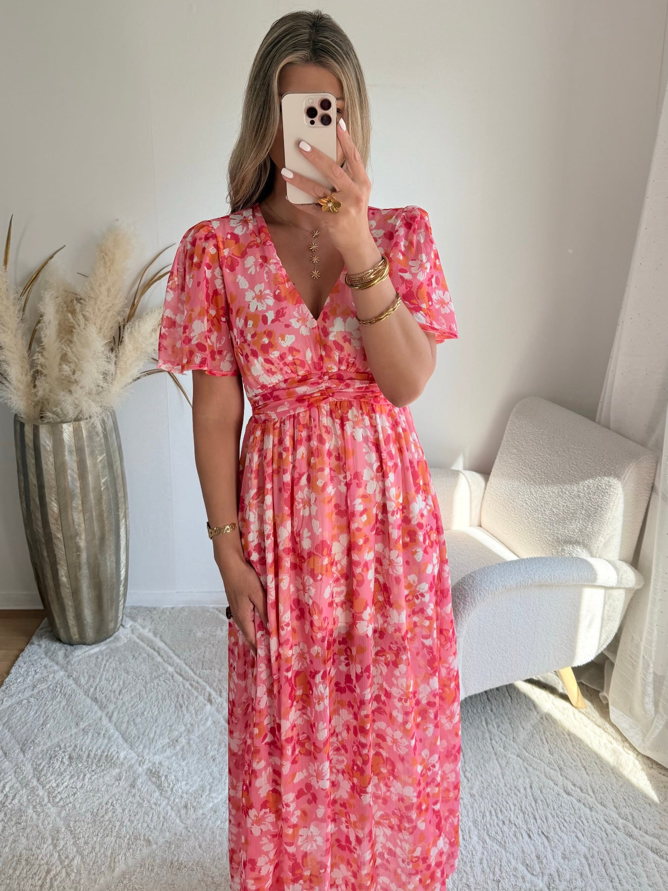 Robe longue Salma rose imprimée fleurie avec décolleté croisé et manches courtes fluides