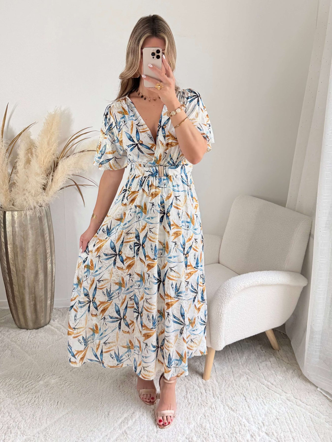 Robe longue fendue Melina bleu et doré imprimé feuillage portée modèle du 36 au 50 - Easy Dressing