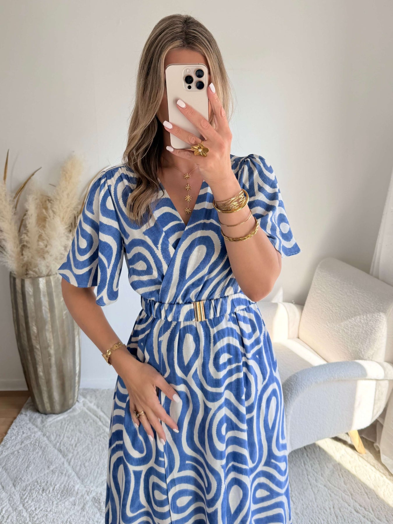 Robe longue bleue imprimé graphique fendue femme avec manches courtes et taille marquée