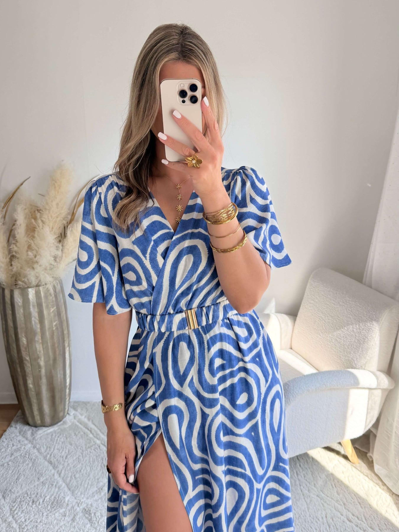 Robe longue bleue imprimé graphique fendue femme avec manches courtes et taille marquée