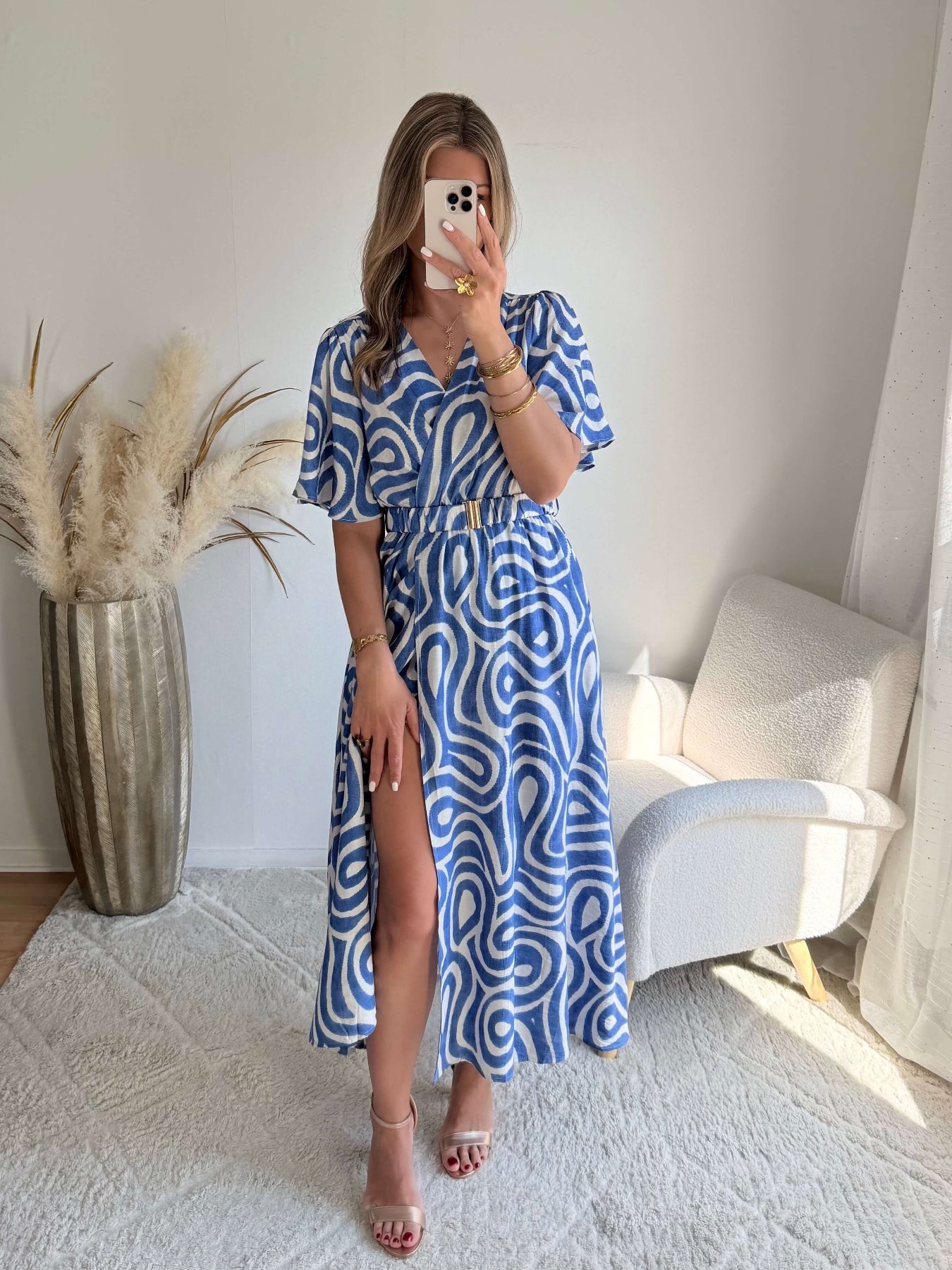 Robe longue bleue imprimé graphique fendue femme avec manches courtes et taille marquée