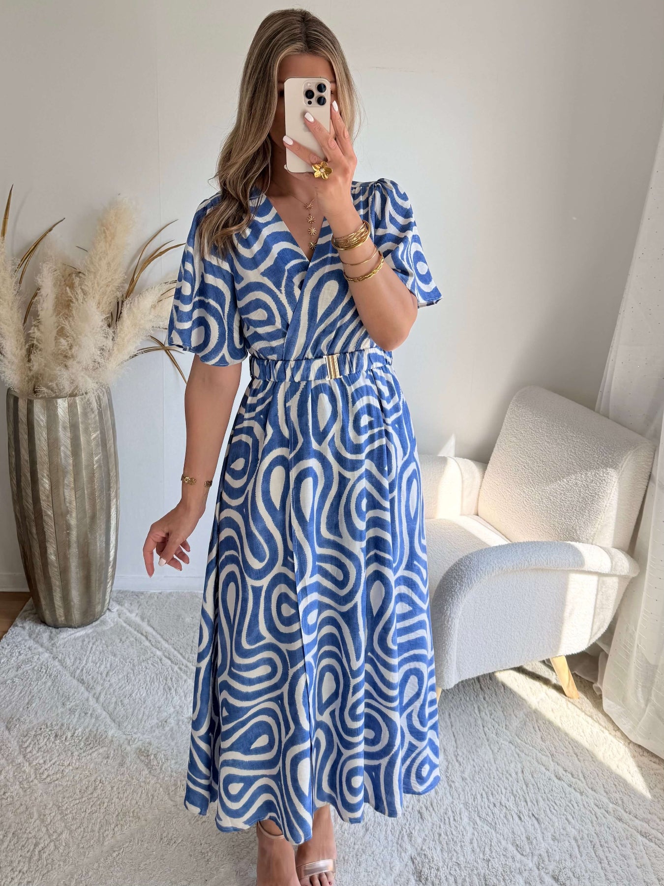 Robe longue bleue imprimé graphique fendue femme avec manches courtes et taille marquée