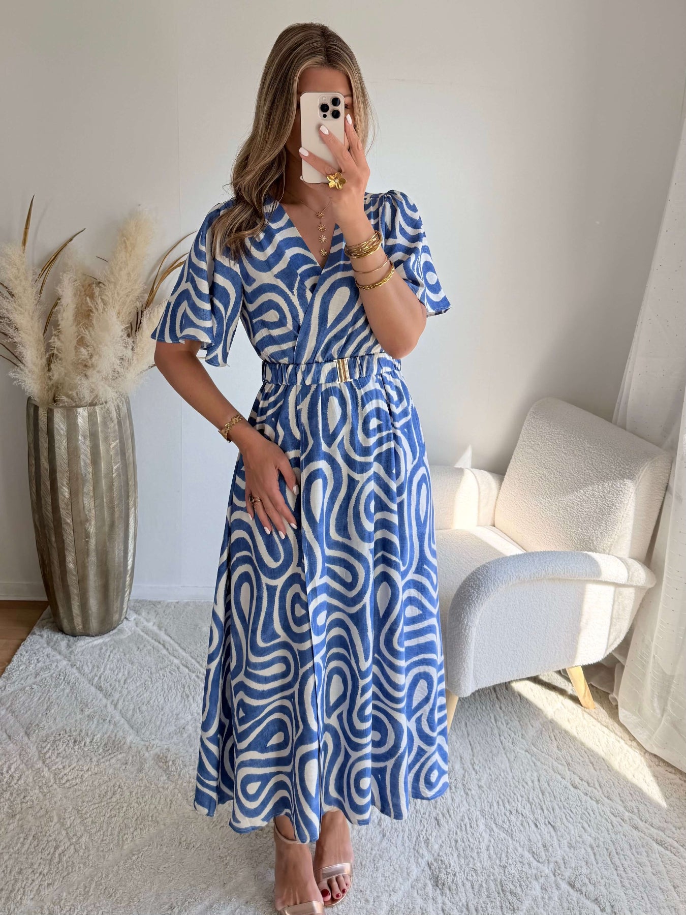 Robe longue bleue imprimé graphique fendue femme avec manches courtes et taille marquée