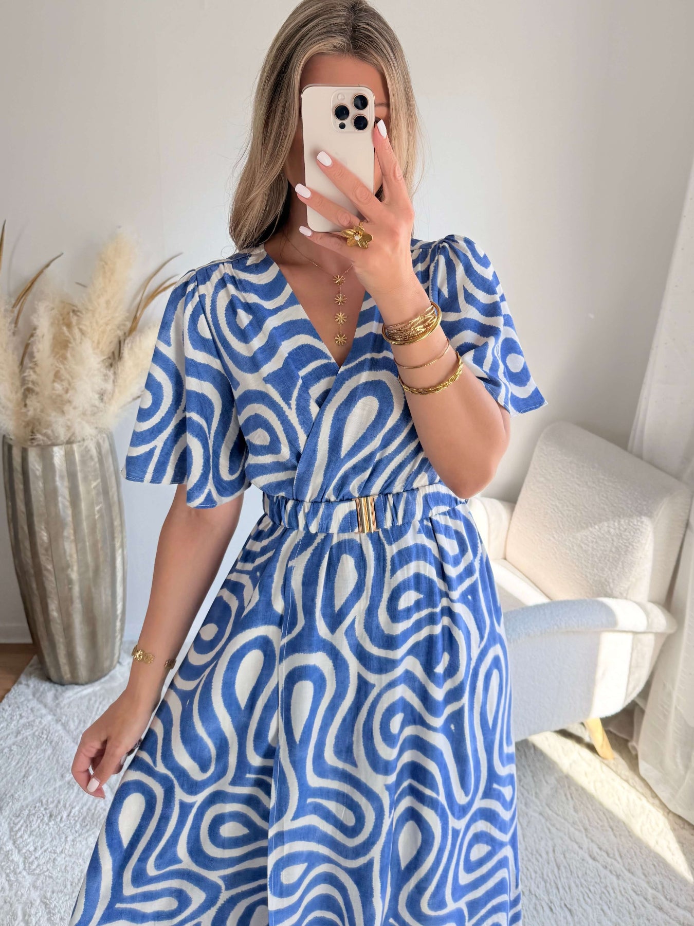 Robe longue bleue imprimé graphique fendue femme avec manches courtes et taille marquée