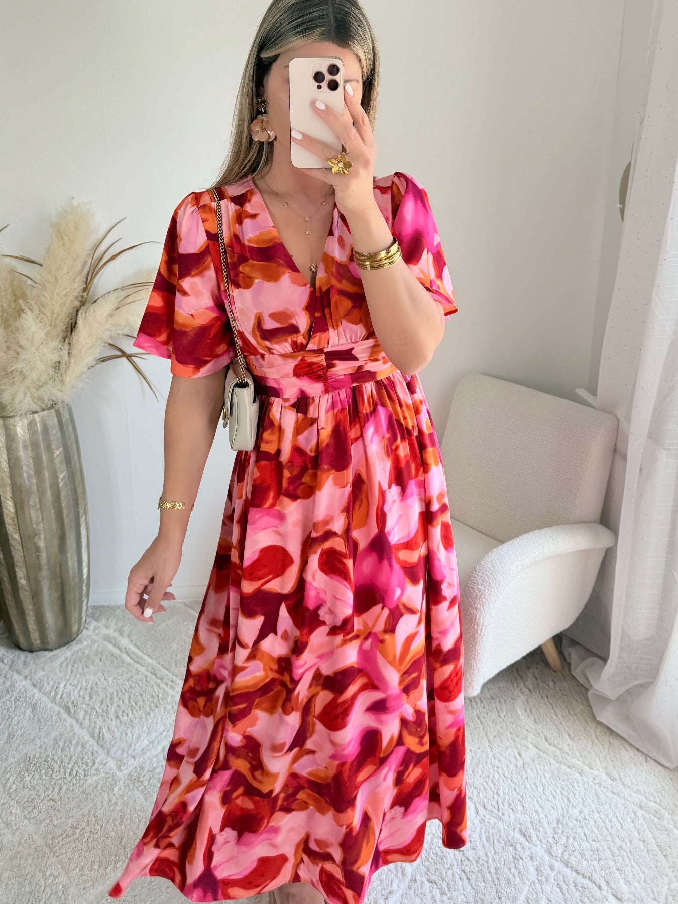 Robe Bianca longue imprimée rose fuchsia et rouge du S au 4XL avec manches fluides et coupe élégante.