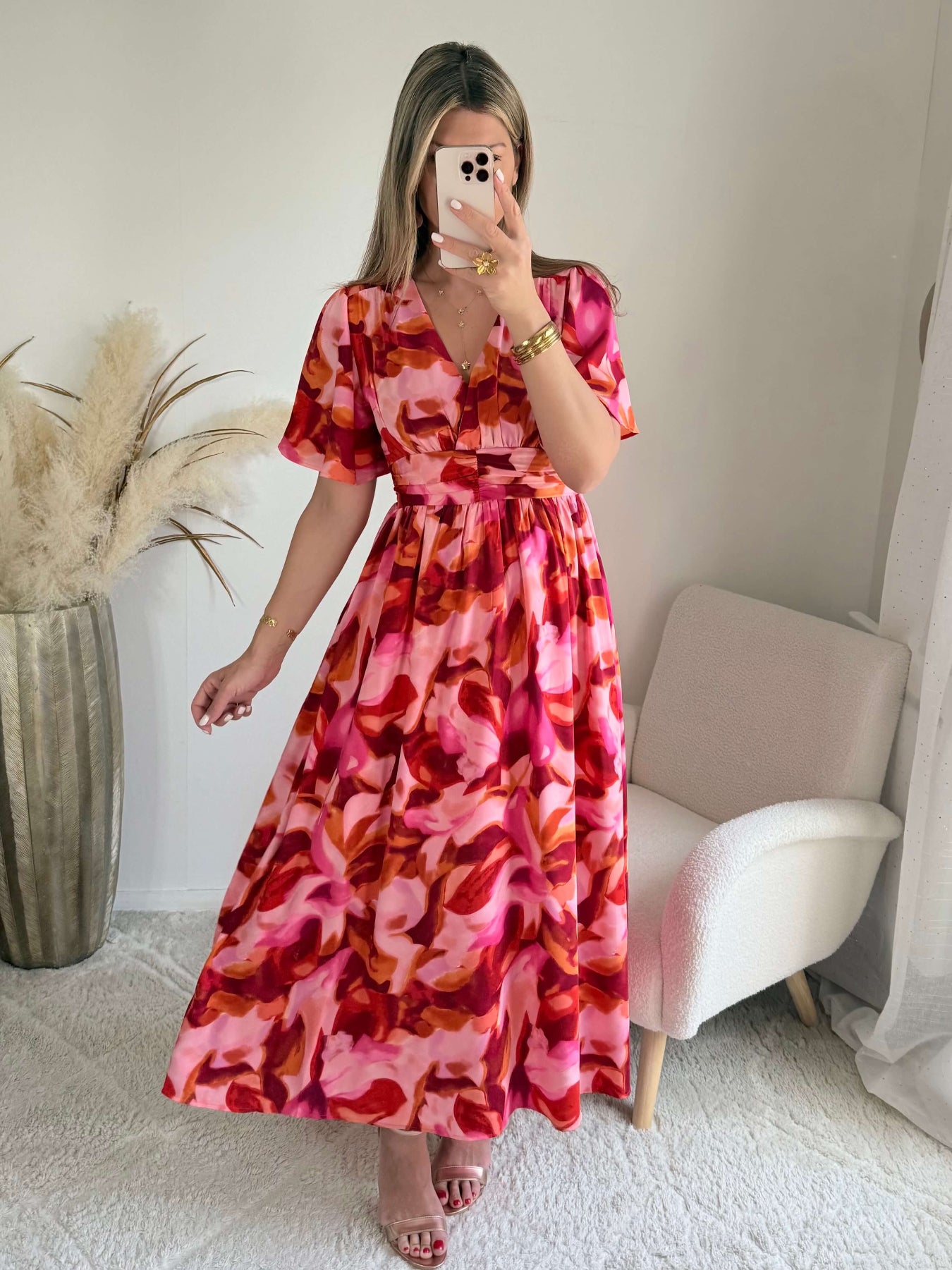Robe Bianca longue imprimée rose fuchsia et rouge du S au 4XL avec manches fluides et coupe élégante.