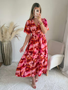 Robe Bianca longue imprimée rose fuchsia et rouge du S au 4XL avec manches fluides et coupe élégante.