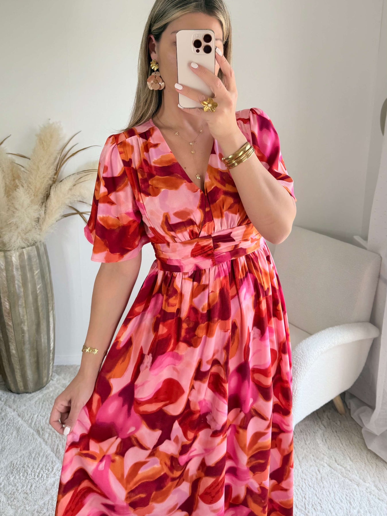 Robe Bianca longue imprimée rose fuchsia et rouge du S au 4XL avec manches fluides et coupe élégante.