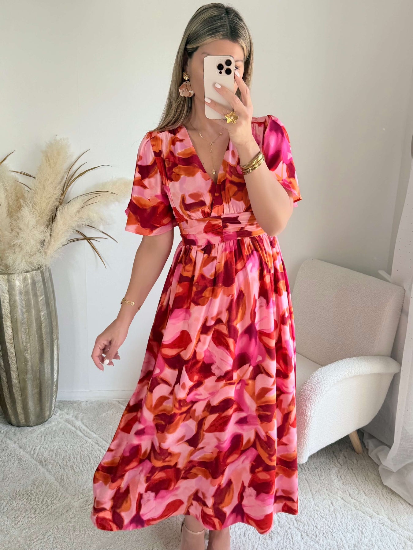 Robe Bianca longue imprimée rose fuchsia et rouge du S au 4XL avec manches fluides et coupe élégante.