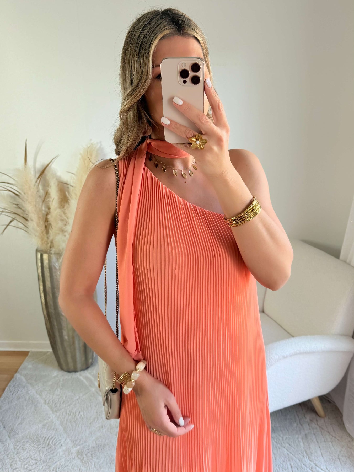 Robe Louisa corail robe longue plissée fluide. Robe élégante et féminine idéale cérémonie, été et événements.