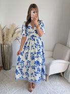 Robe Maddy bleue élégante et féminine, coupe flatteuse du S au 4XL, idéale pour cérémonie, mariage ou soirée chic