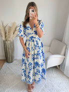 Robe Maddy bleue élégante et féminine, coupe flatteuse du S au 4XL, idéale pour cérémonie, mariage ou soirée chic