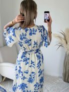 Robe Maddy bleue élégante et féminine, coupe flatteuse du S au 4XL, idéale pour cérémonie, mariage ou soirée chic
