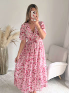 Robe longue rose imprimée bohème Giulietta avec manches fluides et décolleté cache-cœur du S au 4XL.