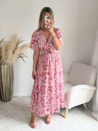 Robe longue rose imprimée bohème Giulietta avec manches fluides et décolleté cache-cœur du S au 4XL.