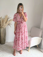 Robe longue rose imprimée bohème Giulietta avec manches fluides et décolleté cache-cœur du S au 4XL.