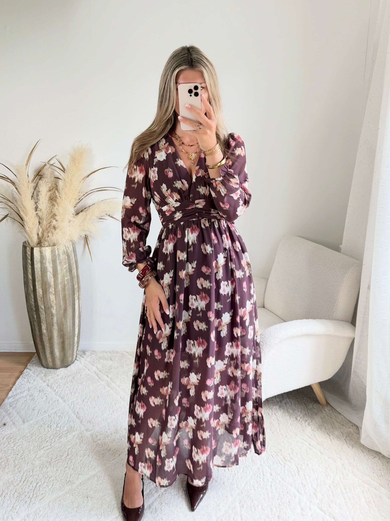 Robe longue fleurie bordeaux Louisa à décolleté cache-cœur, disponible du S au 4XL
