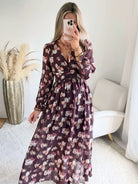 Robe longue fleurie bordeaux Louisa à décolleté cache-cœur, disponible du S au 4XL