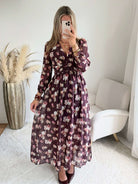 Robe longue fleurie bordeaux Louisa à décolleté cache-cœur, disponible du S au 4XL