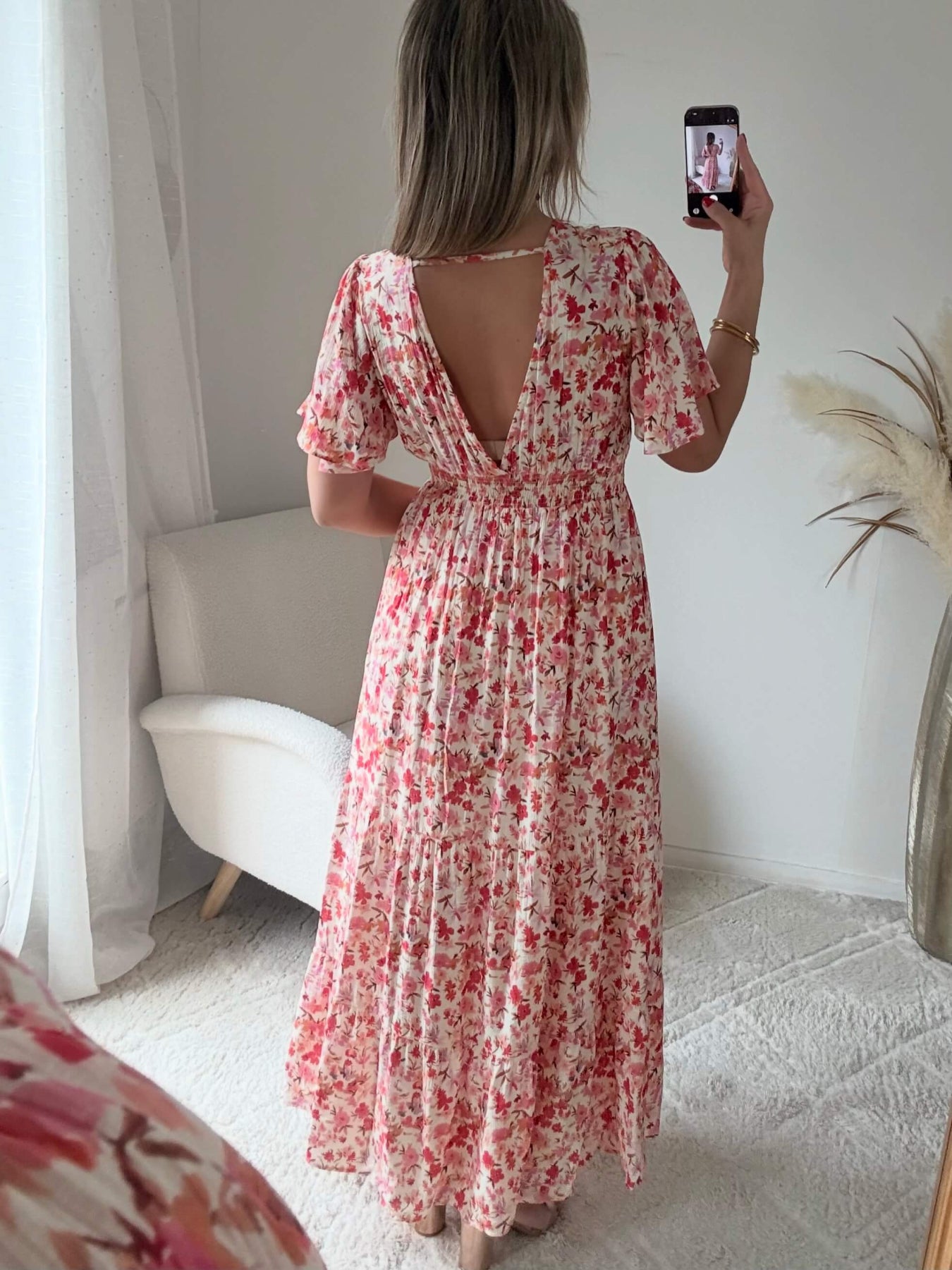 Robe longue fleurie rose Lyséa avec dos ouvert, manches fluides et coupe bohème chic du S au 4XL.
