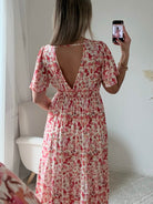 Robe longue fleurie rose Lyséa avec dos ouvert, manches fluides et coupe bohème chic du S au 4XL.