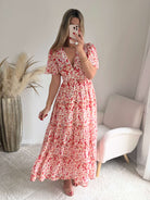 Robe longue fleurie rose Lyséa avec dos ouvert, manches fluides et coupe bohème chic du S au 4XL.