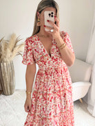 Robe longue fleurie rose Lyséa avec dos ouvert, manches fluides et coupe bohème chic du S au 4XL.