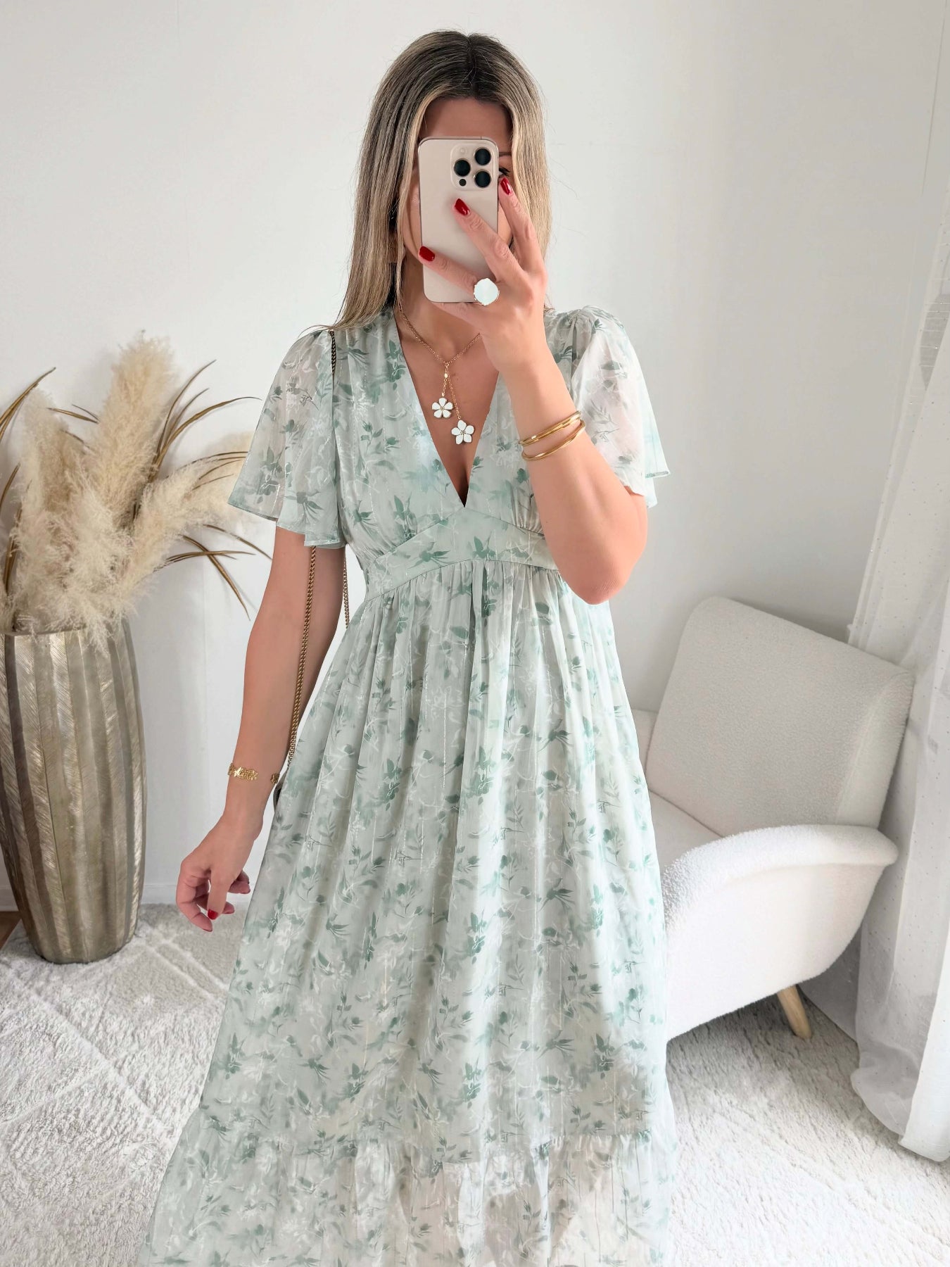 Robe longue rvert sauge clair fleurie Naëlle avec manches fluides et décolleté cache-cœur du S au 4XL.