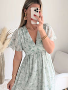Robe longue rvert sauge clair fleurie Naëlle avec manches fluides et décolleté cache-cœur du S au 4XL.