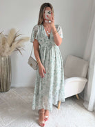 Robe longue rvert sauge clair fleurie Naëlle avec manches fluides et décolleté cache-cœur du S au 4XL.