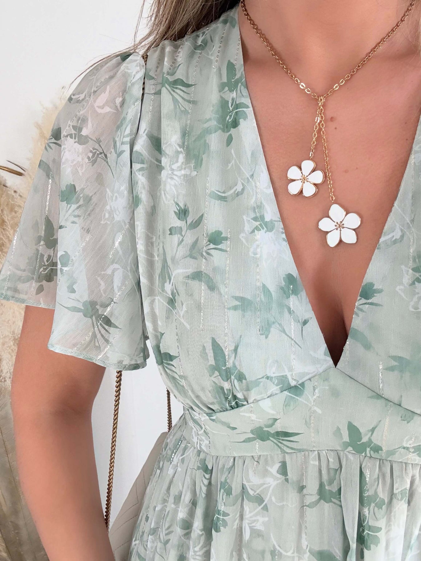 Robe longue rvert sauge clair fleurie Naëlle avec manches fluides et décolleté cache-cœur du S au 4XL.