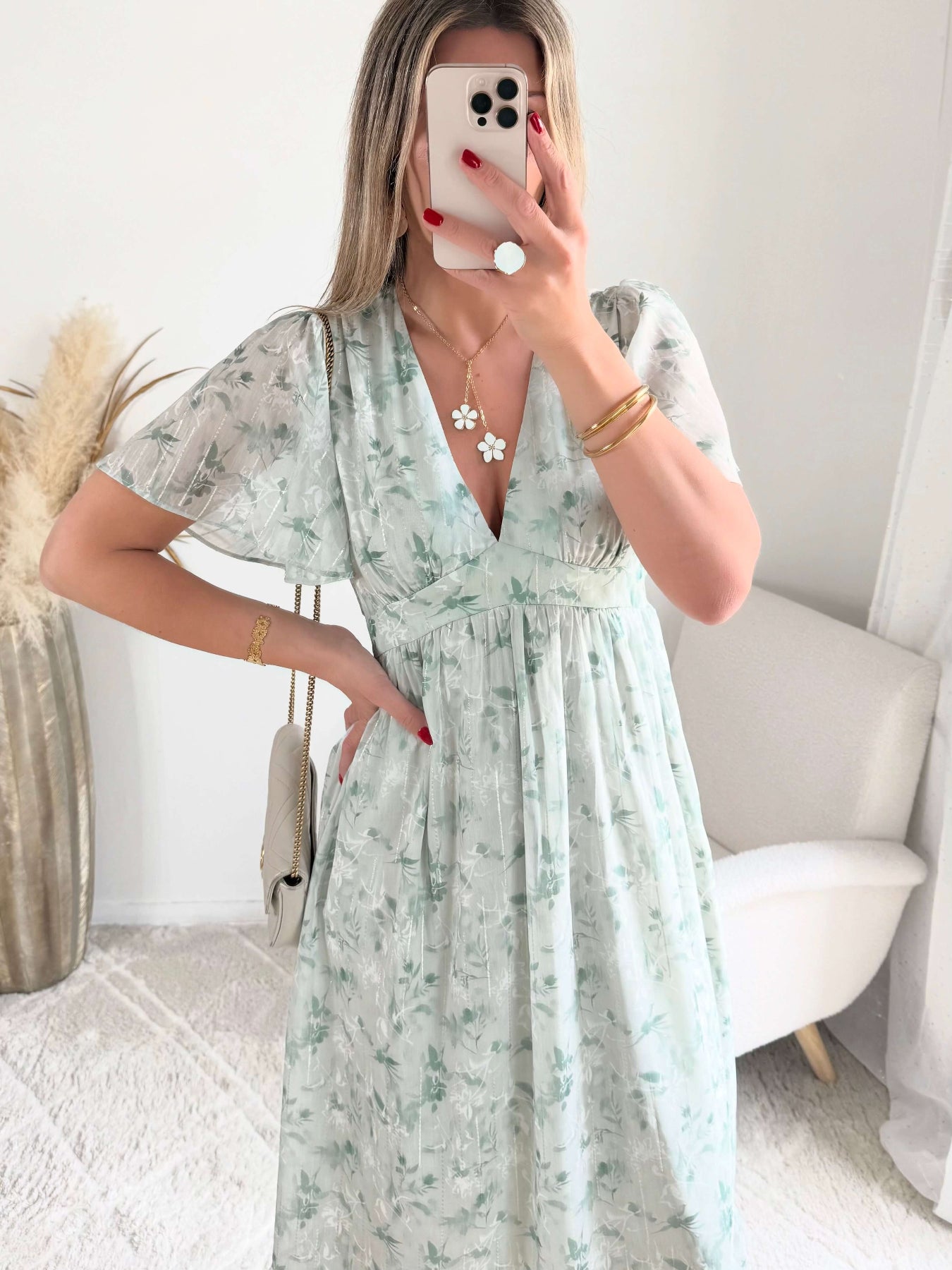 Robe longue rvert sauge clair fleurie Naëlle avec manches fluides et décolleté cache-cœur du S au 4XL.